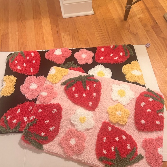 Strawberry Floral Pattern Rugs - Picture 2 of 5